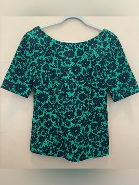 Boden Fleur Fitted Top US 10 / UK 14 - Green Navy Floral Jacquard V-Back